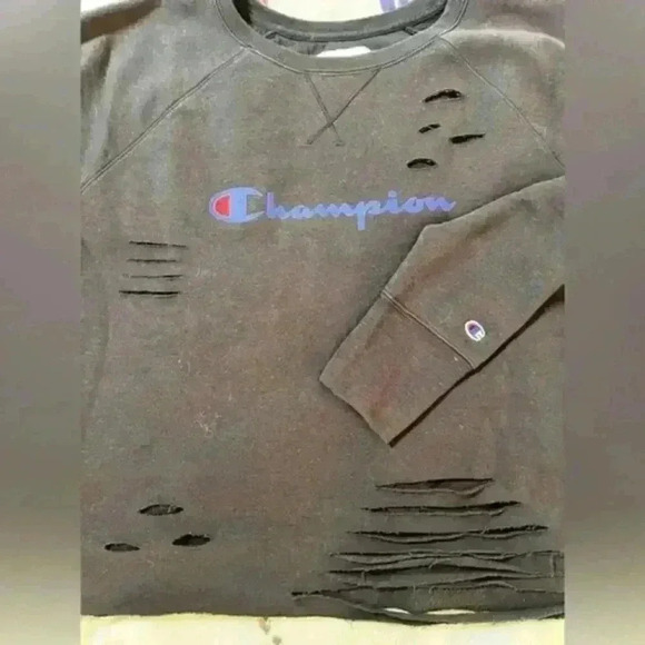 Classic Fleece Super Cropped and Distressed‎ Crew, C Logo Women's Size Large - Picture 1 of 5